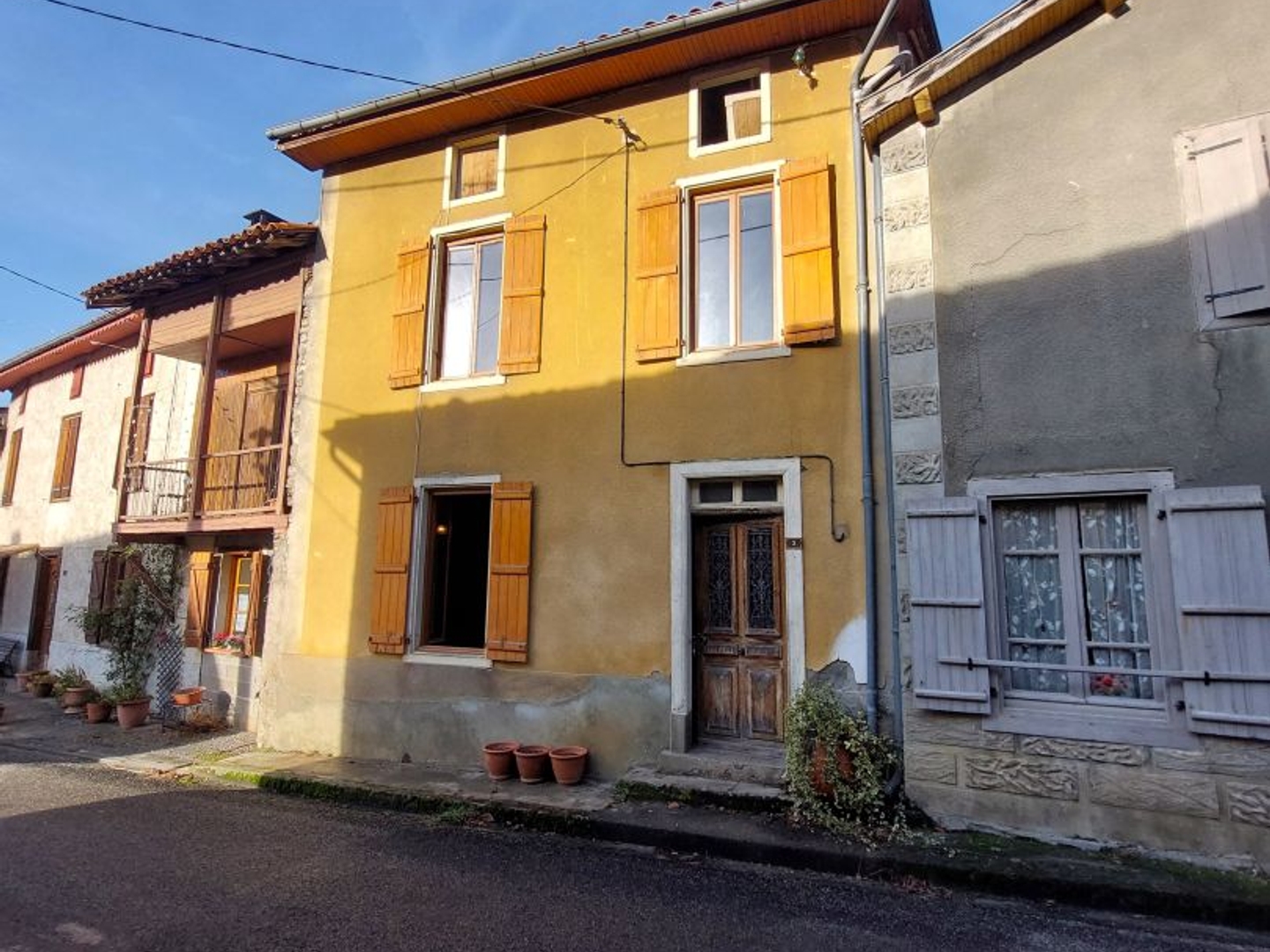 MAISON DE VILLAGE AU PIED DES PYRENEES IDEALE RESIDENCE SECONDAIRE DANS LA VALLEE D'ARBAS