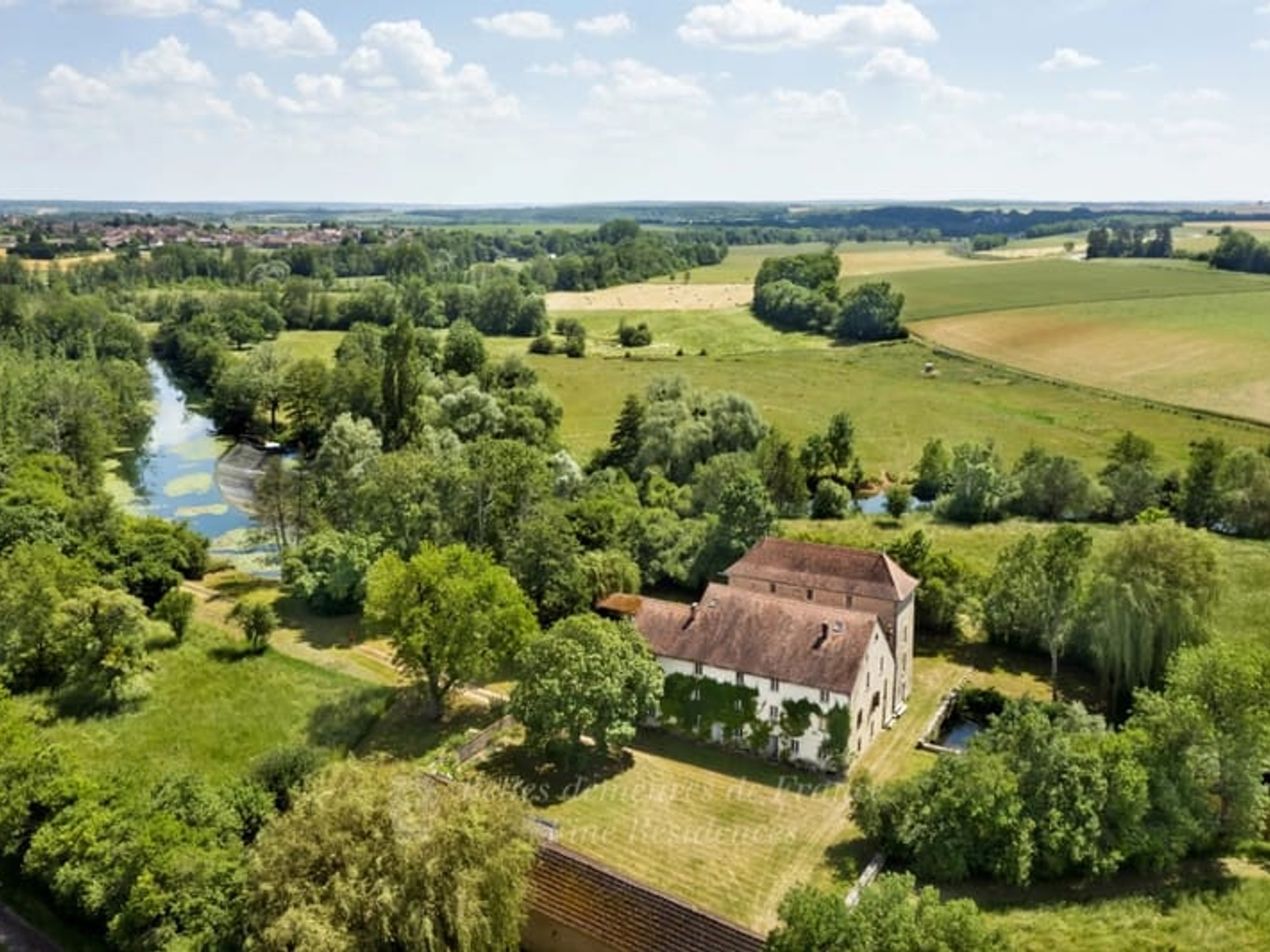 Maison à vendre - 15 pièces - 1700m2 - Ravières (89390)