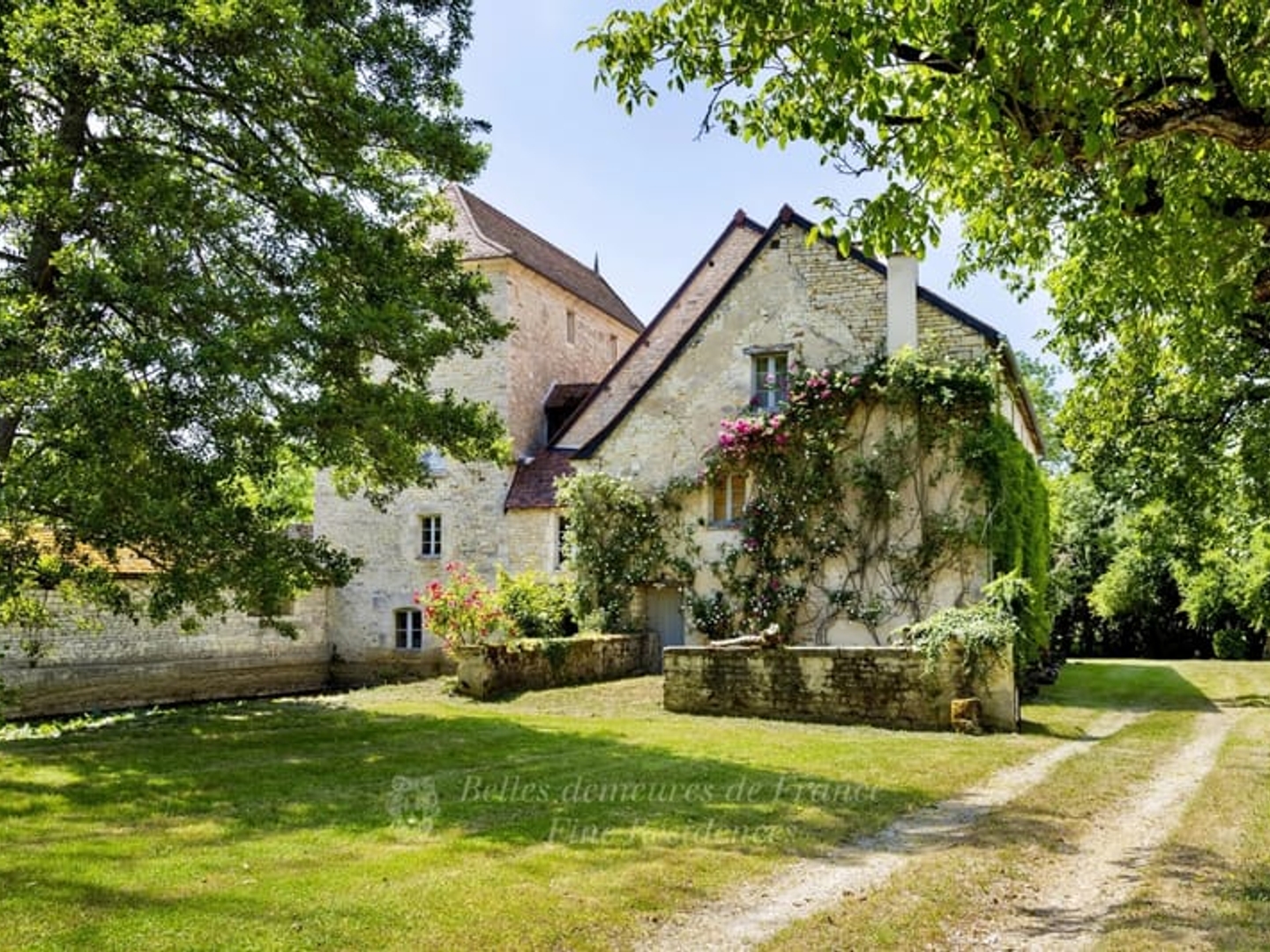 Maison à vendre - 15 pièces - 1700m2 - Ravières (89390)