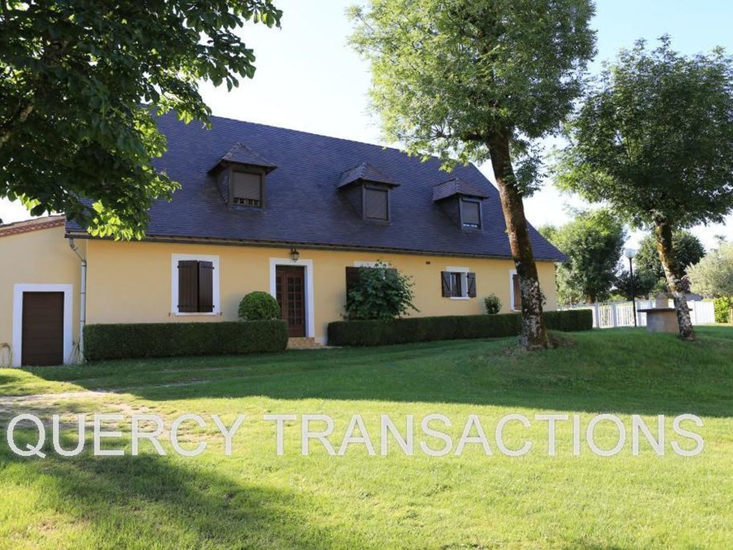 Nord de Cahors, propriété avec grange et piscine sur 7322m² de terrain