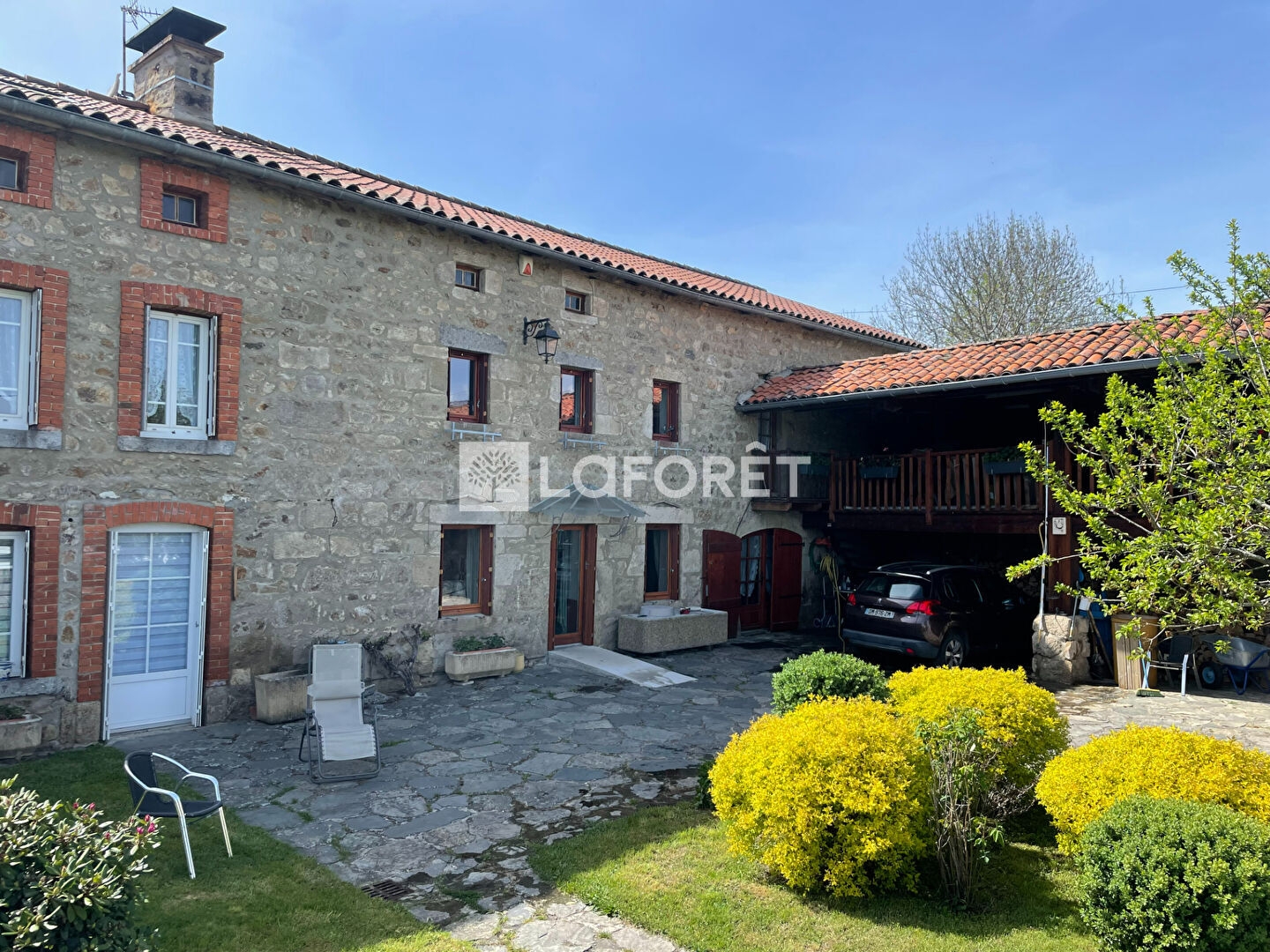 Maison à vendre - 9 pièces - 264m2 - Sauvessanges (63840)