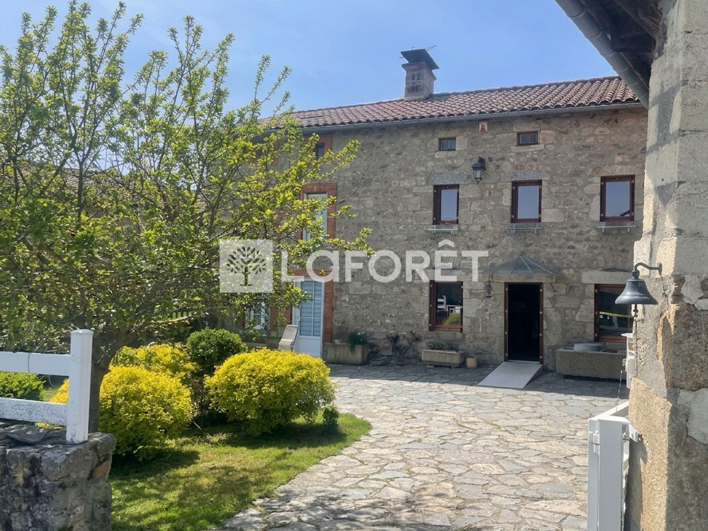 Maison à vendre - 9 pièces - 264m2 - Sauvessanges (63840)