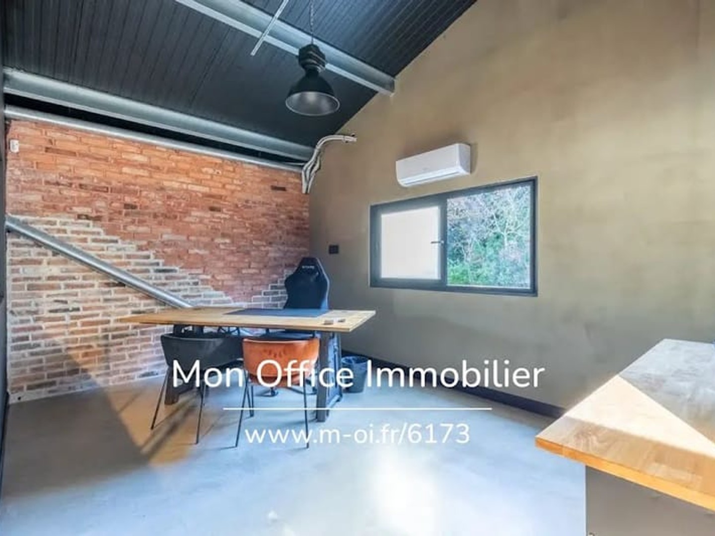 Local 20 pièces 400 m²