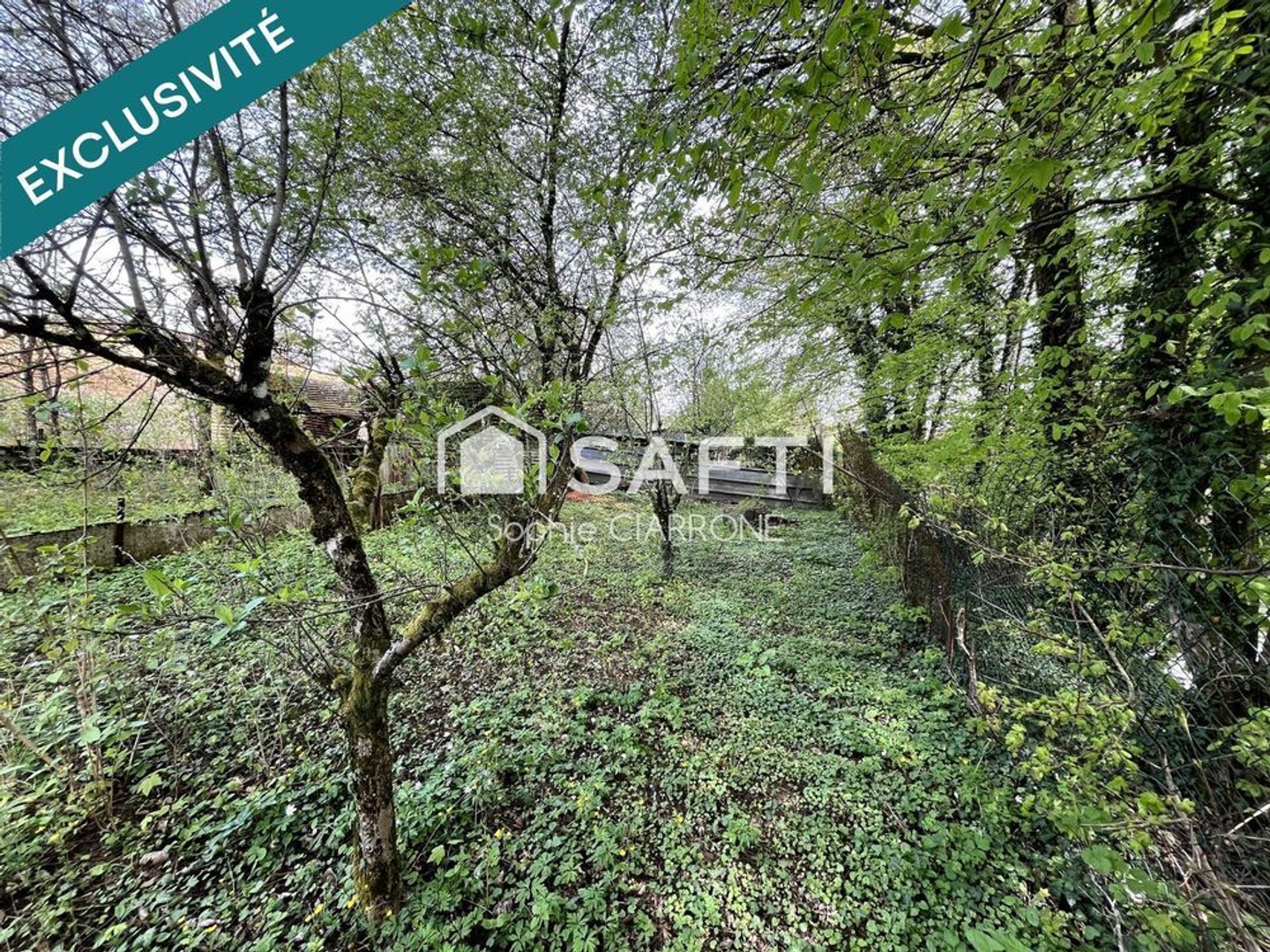 À vendre à Cantebonne , Terrain d'une superficie de 11 ares + Maison 95 M2 avec Garages