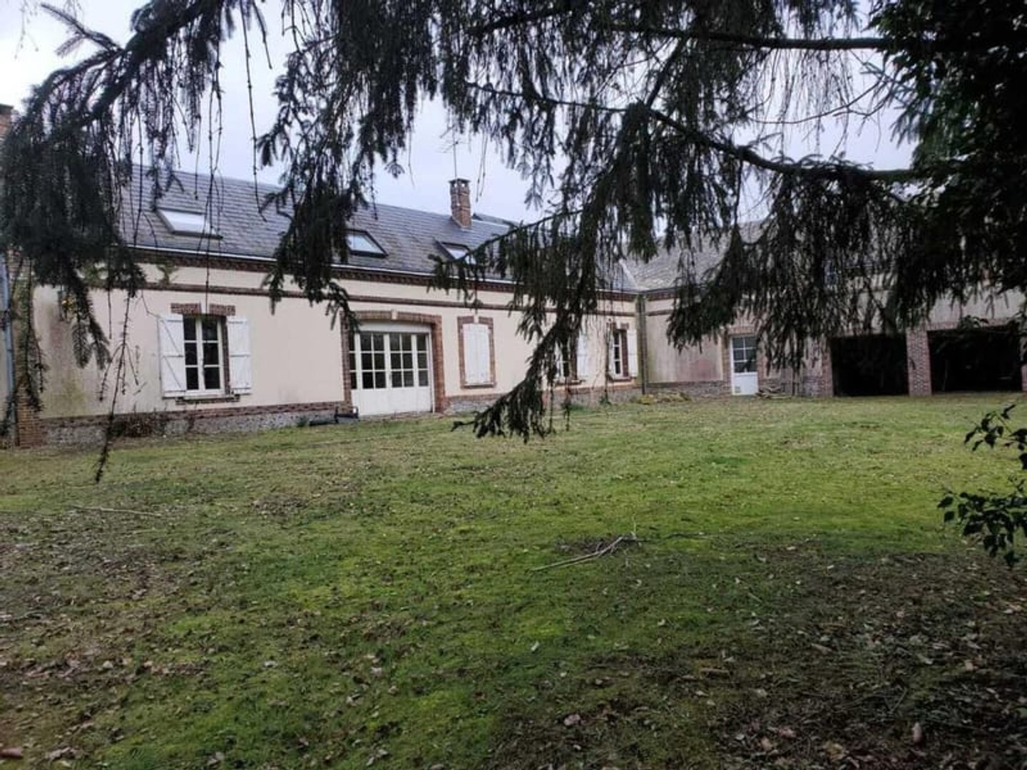 Maison d'habitation de 186 m2 proche centre de Breteuil 4 chambres