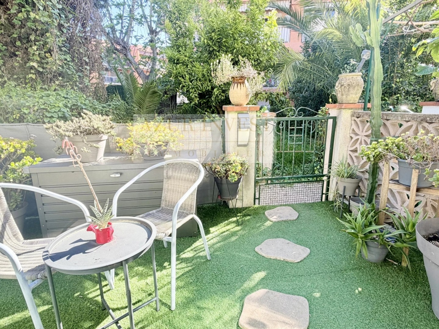 VENTE STUDIO JARDIN AVEC PARKING - ROQUEBRUNE CAP MARTIN