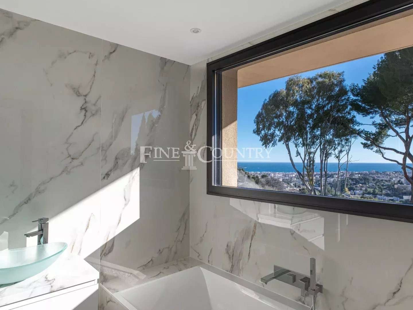 Villa 9 pièces 370 m²