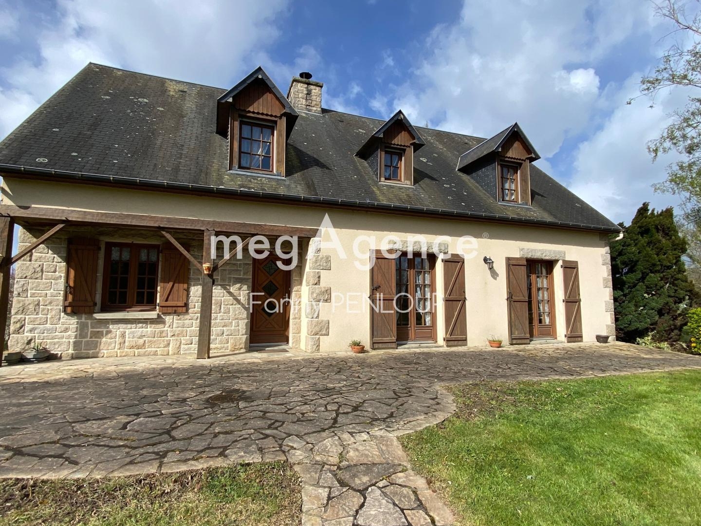 LE VAL SAINT-PERE 50300 : Maison de 140 m2 sur sous-sol complet et garage