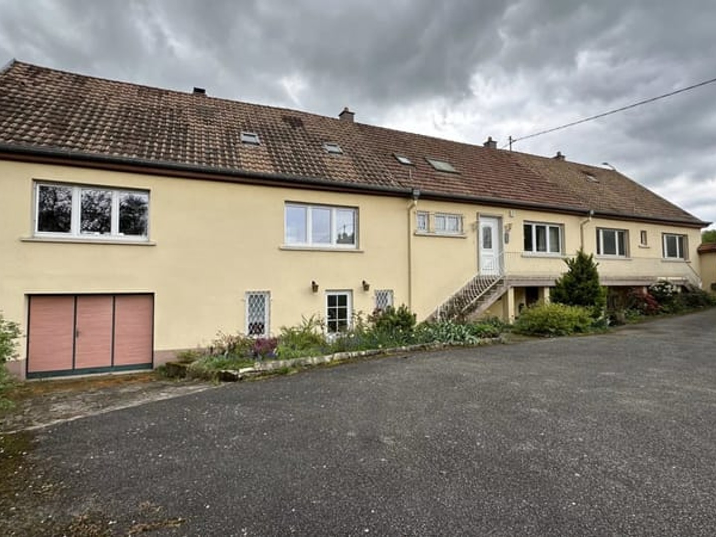 Ensemble immobilier de plus de 350 m2 sur environ 75 ares