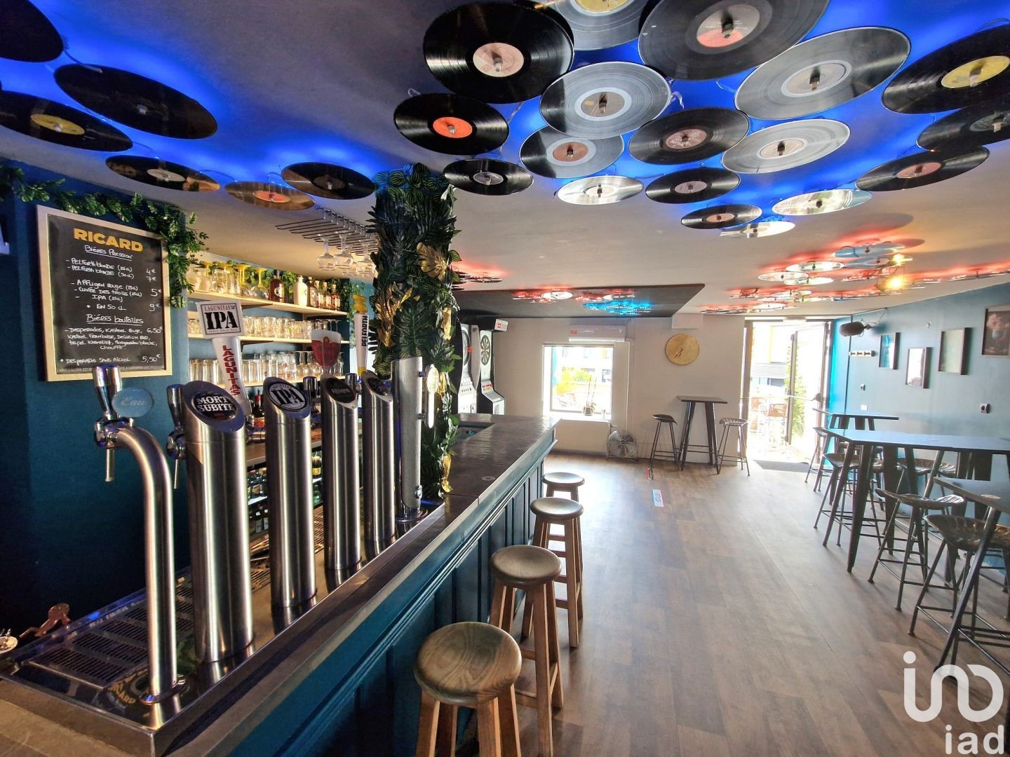 Immeuble commercial 300 m²