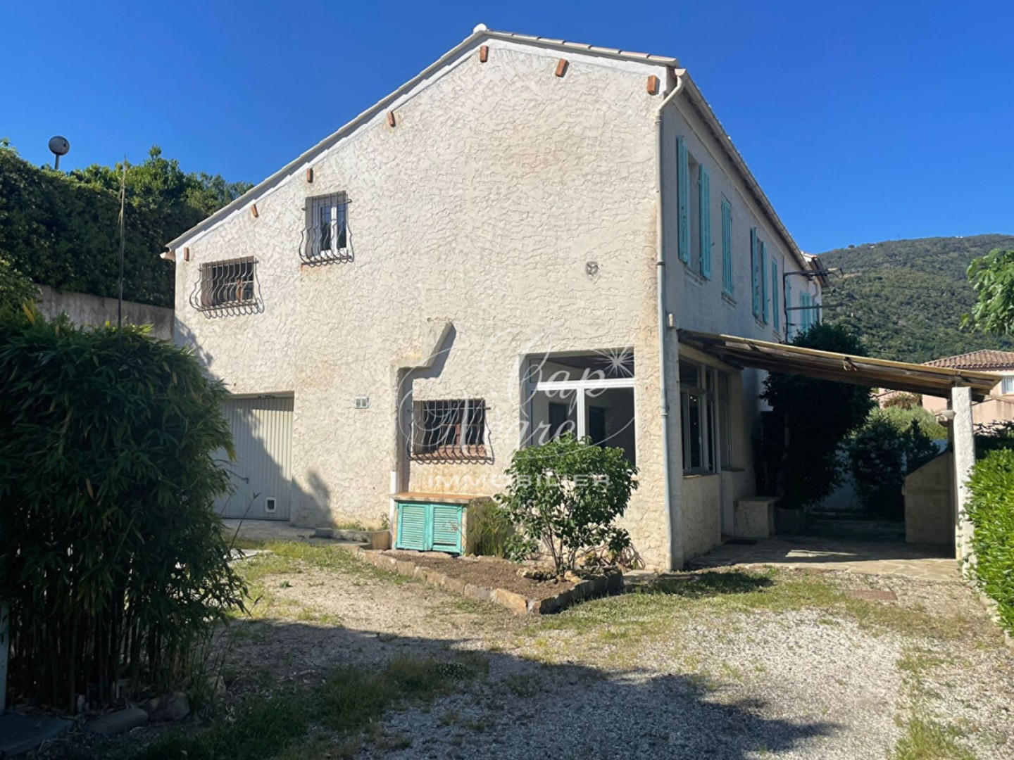 LOT 2 APPARTEMENTS À RENOVER JARDIN GARAGE À 500M DE LA PLAGE