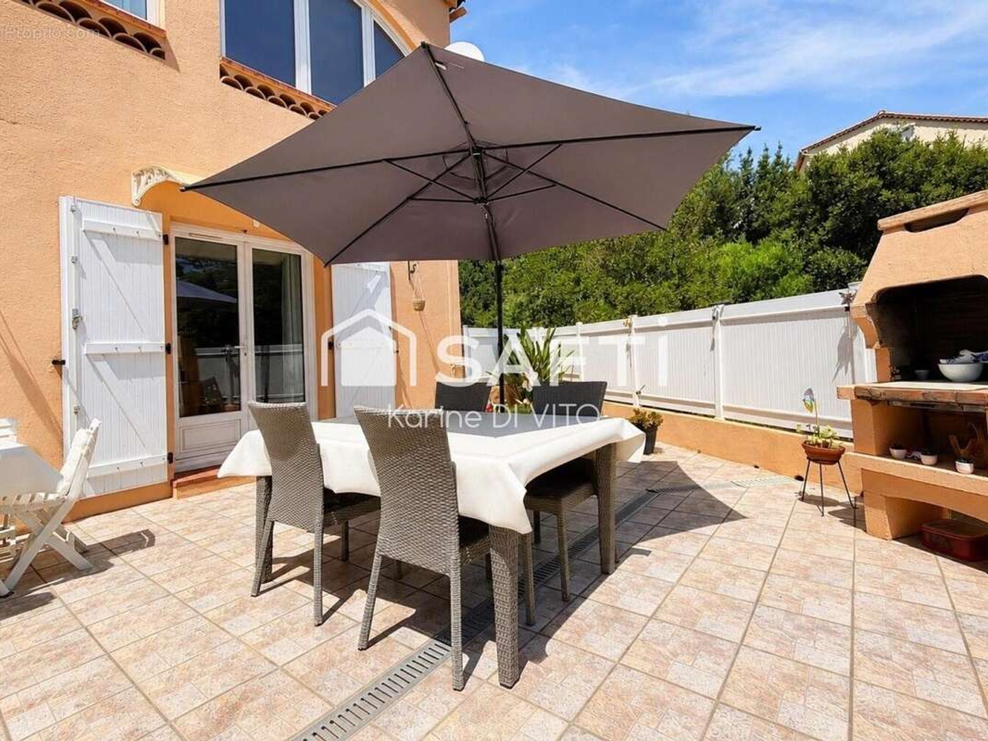 Maison à vendre - 9 pièces - 207m2 - Fréjus (83370)