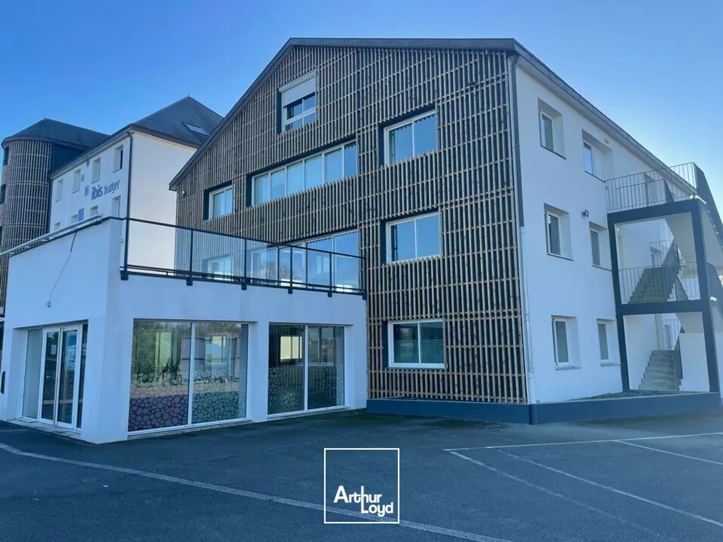 IMMEUBLE DE BUREAU A 800m² - A VENDRE - LA ROCHE SUR YON