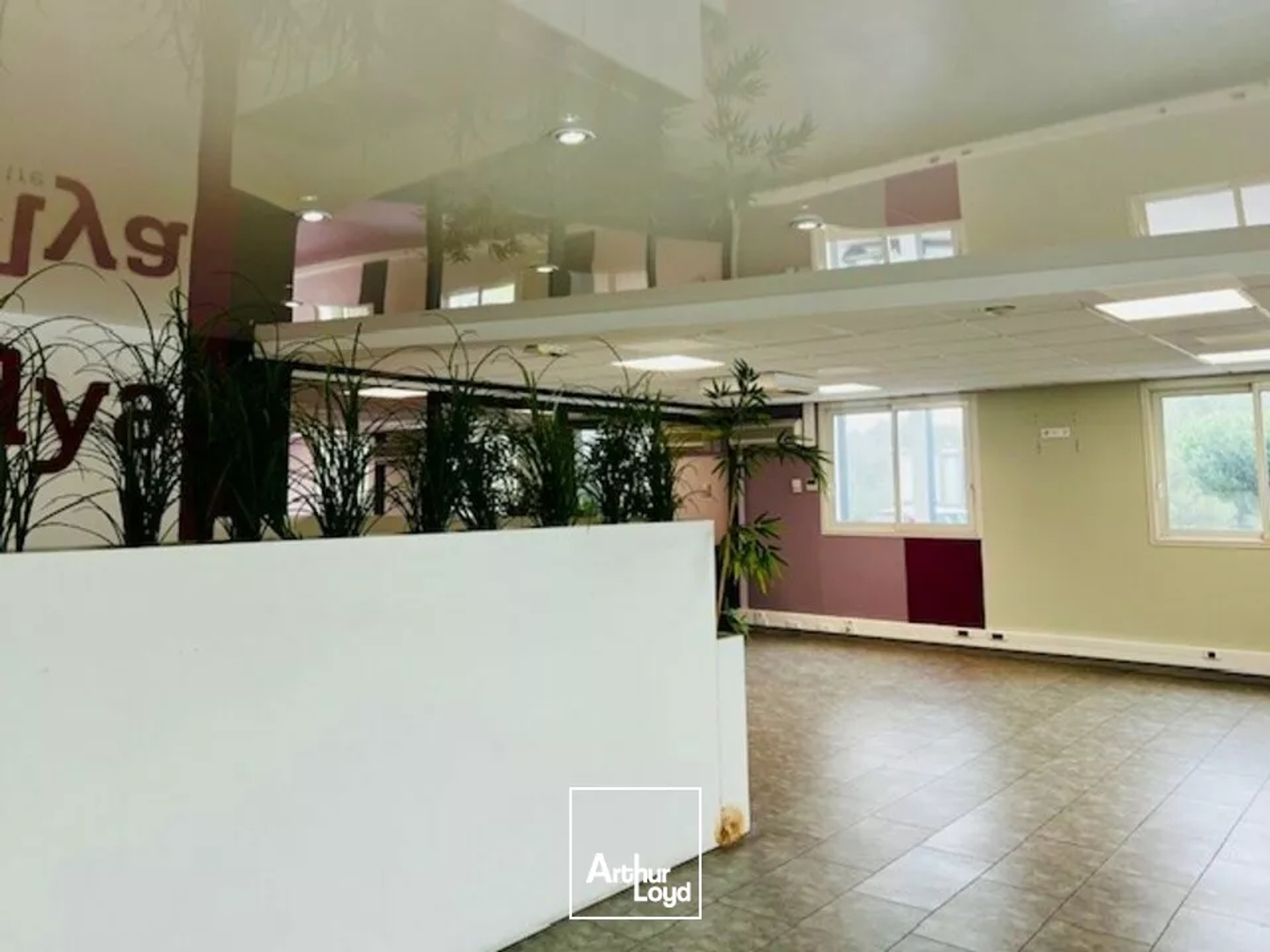 Immeuble à vendre - 800m2 - La Roche-Sur-Yon (85000)