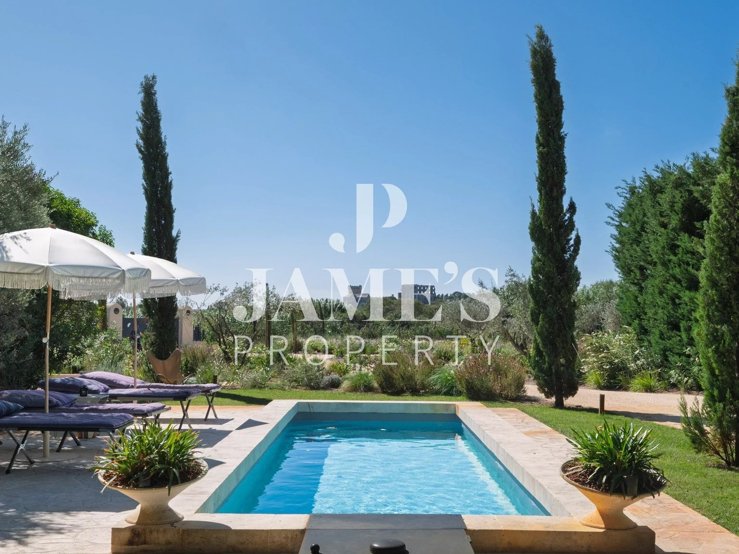 Maison à vendre - 11 pièces - 4354m2 - Fontvieille (13990)