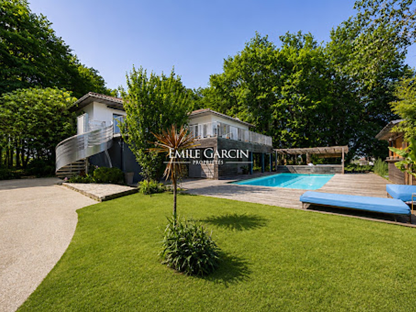 Maison à vendre - 5 pièces - 219m2 - Latresne (33360)