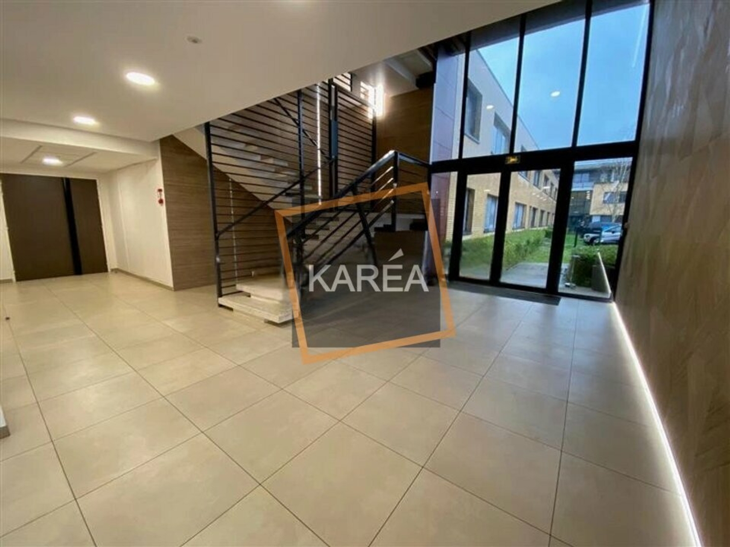 Local professionnel 475 m²