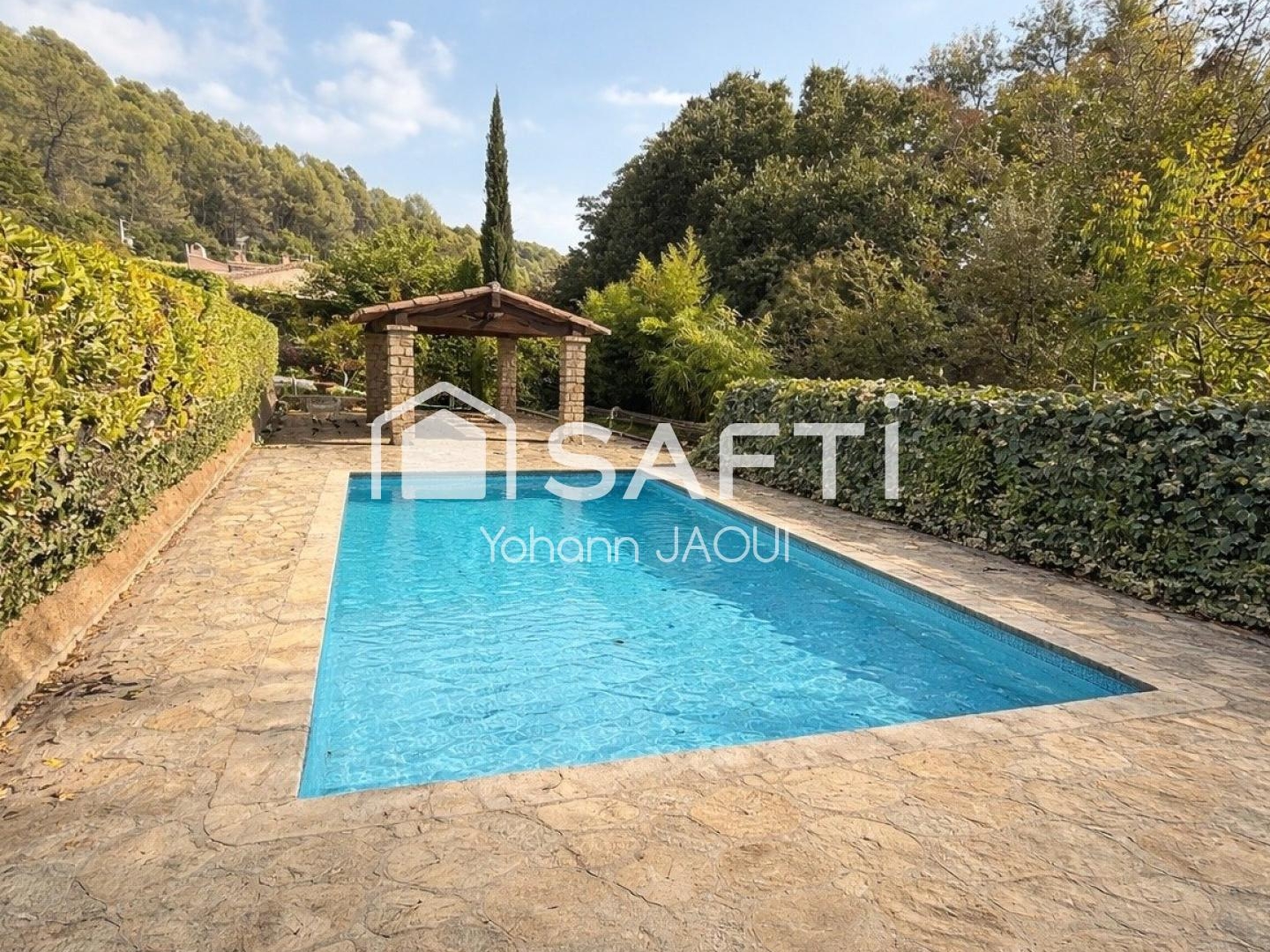 Maison à vendre - 6 pièces - 191m2 - Entrecasteaux (83570)