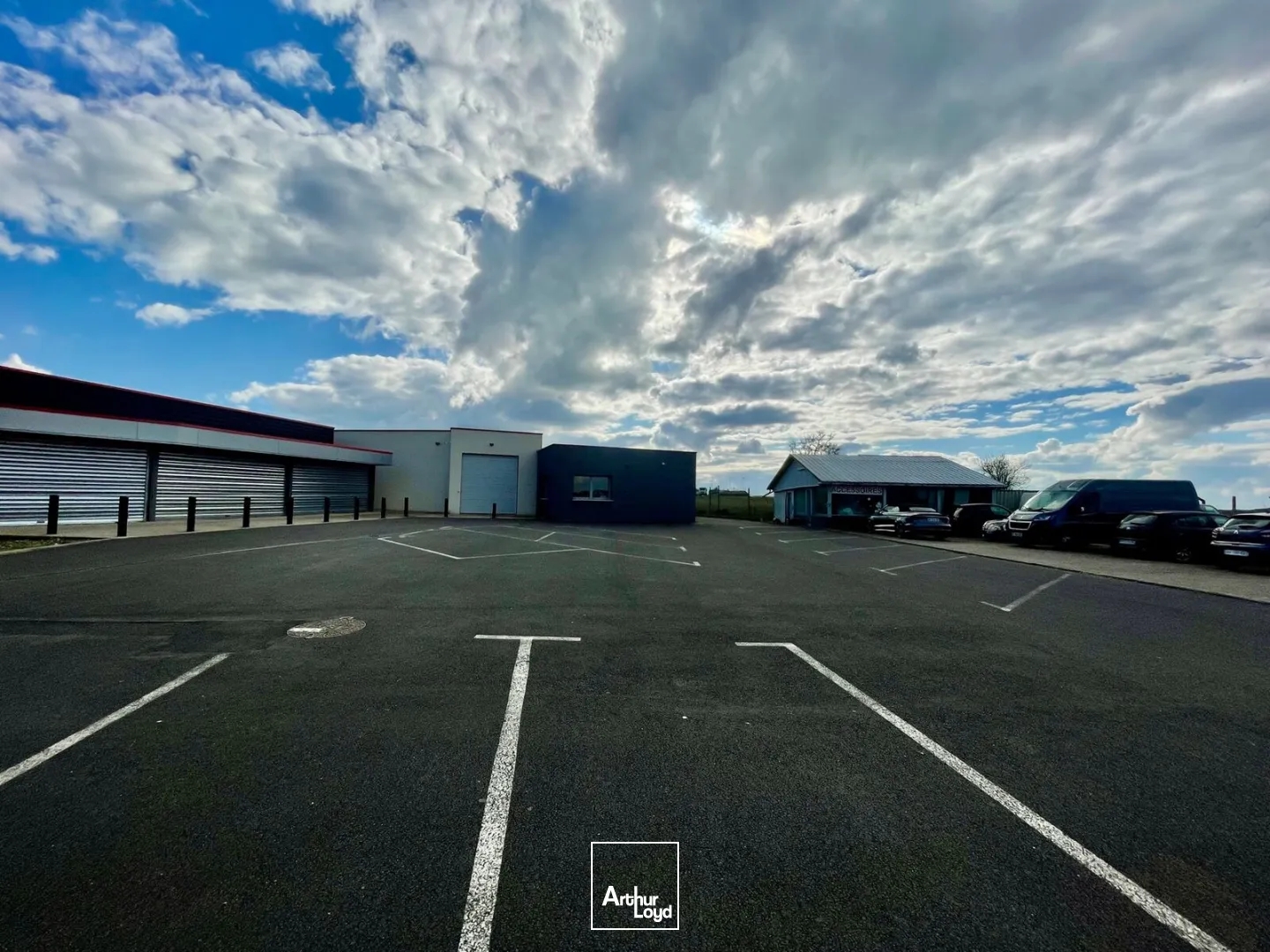Locaux à vendre - 1120m2 - Boos (76520)