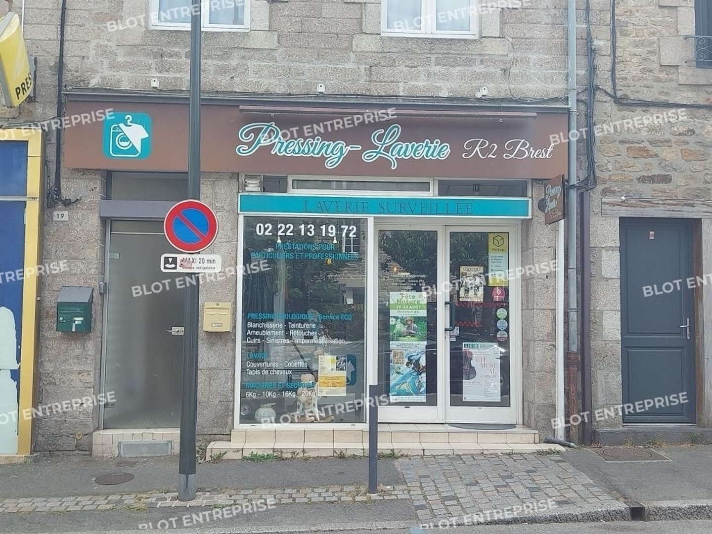 A VENDRE - LOCAUX COMMERCIAUX - DINAN - 102 m²