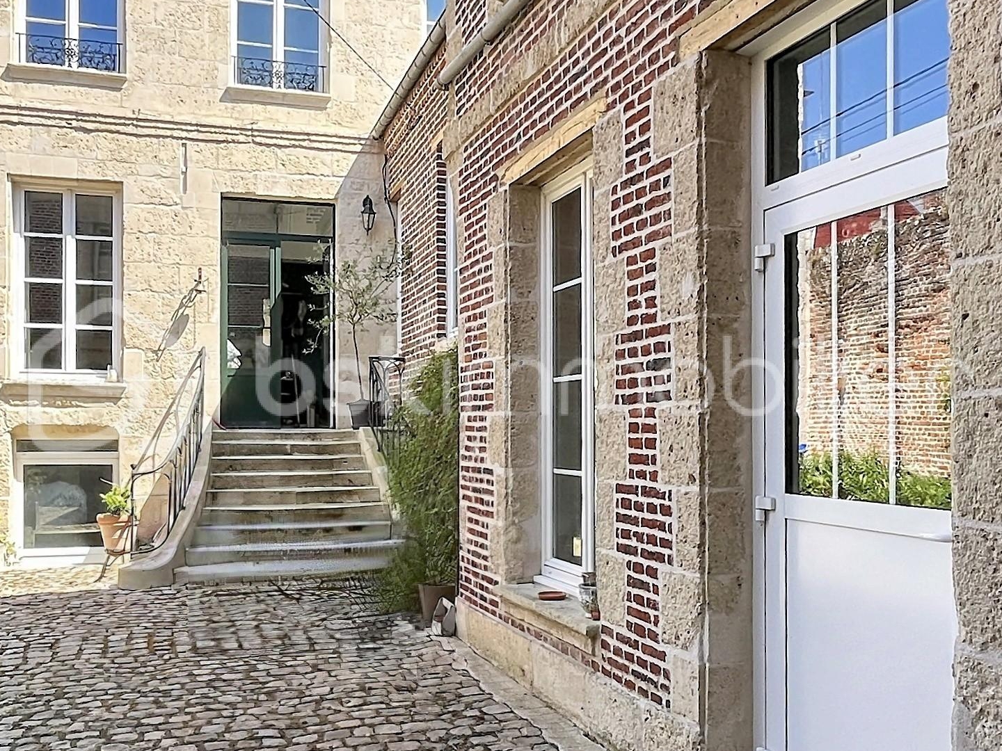 Maison 7 pièces 261 m²