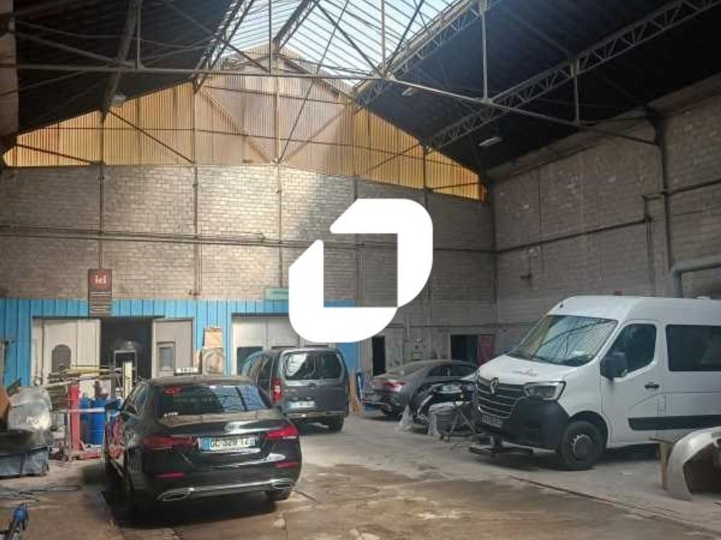 Locaux d'Activités - A VENDRE - 1 692 m² non divisibles