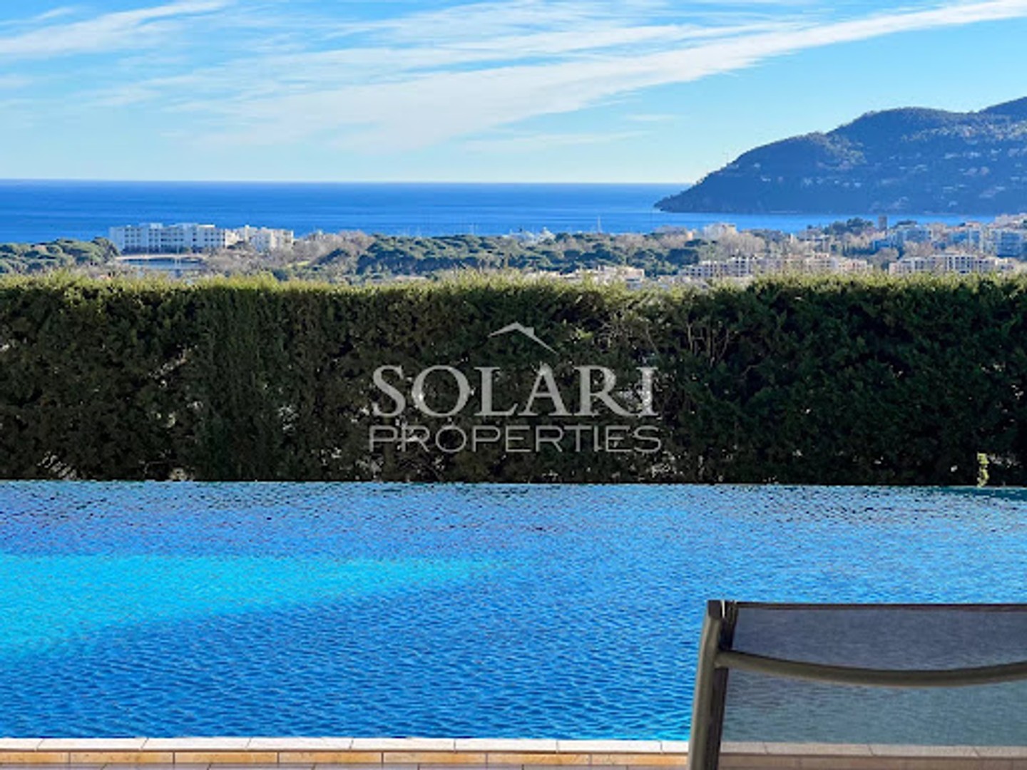 Villa 8 pièces 319 m²