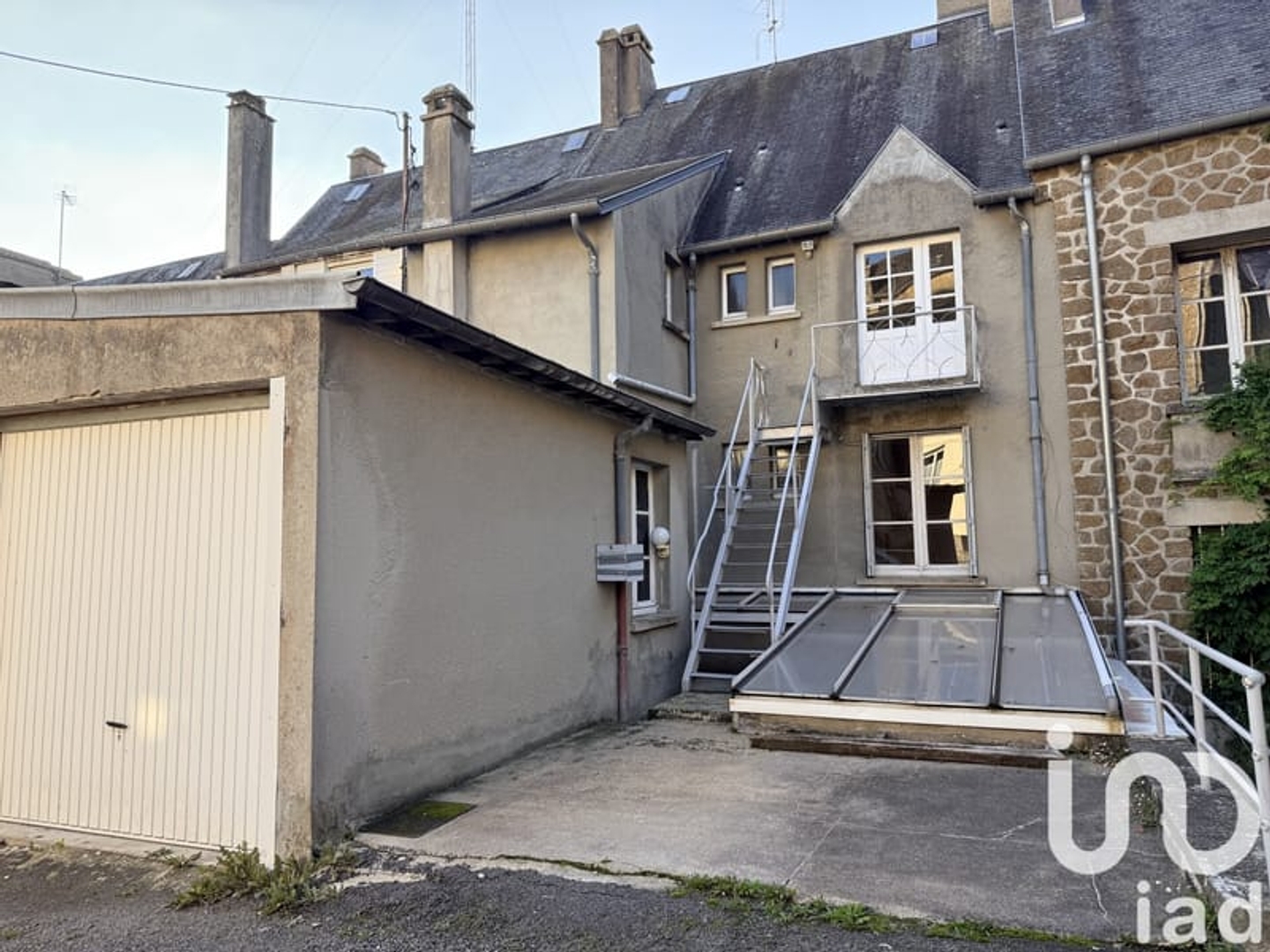 Maison à vendre - 7 pièces - 137m2 - Mortain-Bocage (50140)
