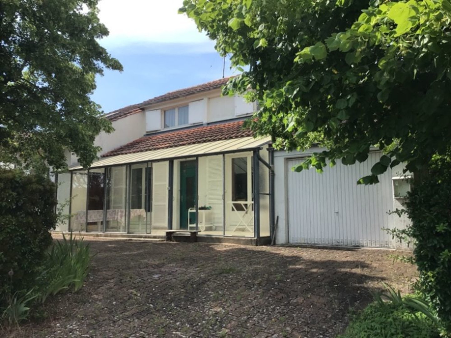 Maison 181 m2 située dans une impasse proche commodités.