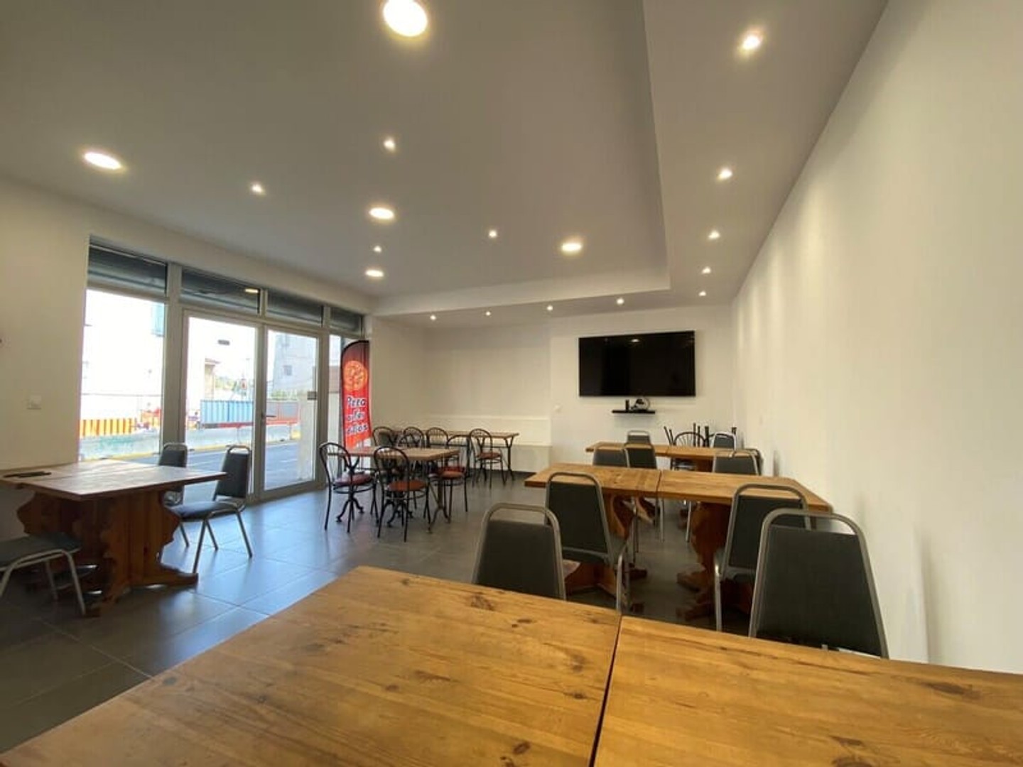 Magasin à vendre - 90m2 - La Penne-Sur-Huve... (13821)