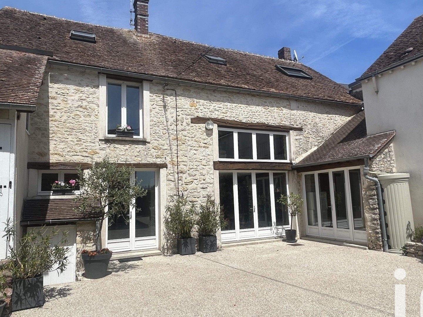 Maison 7 pièces 215 m²