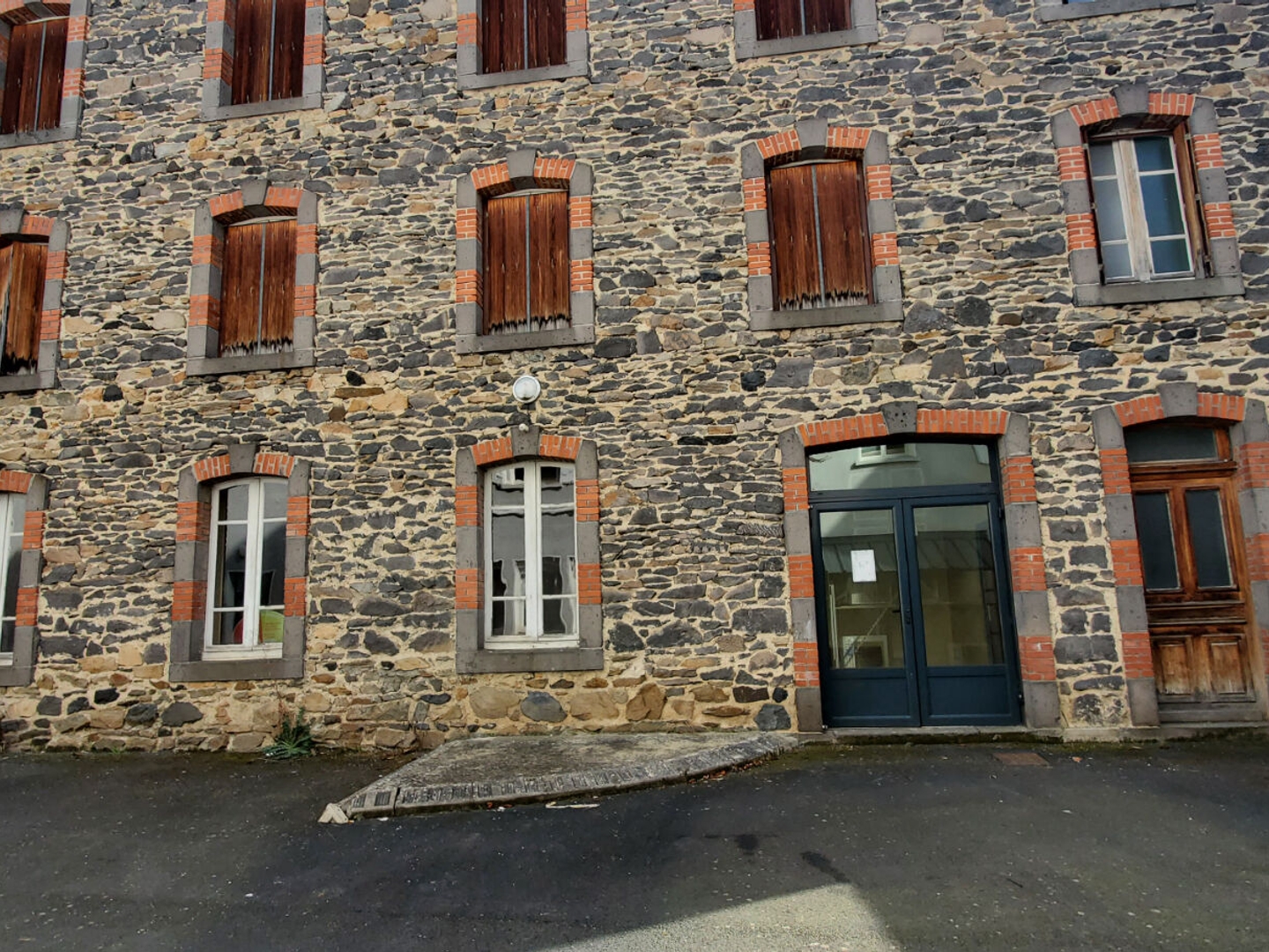 Immeuble à vendre - 16 pièces - 380m2 - Saint-Flour (15100)