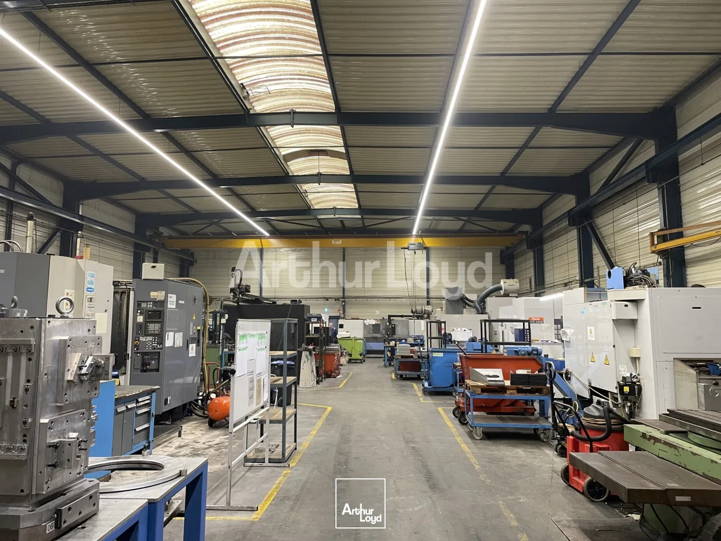 Entrepôt à vendre à Annezin avec ponts roulants et grande hauteur sous plafond