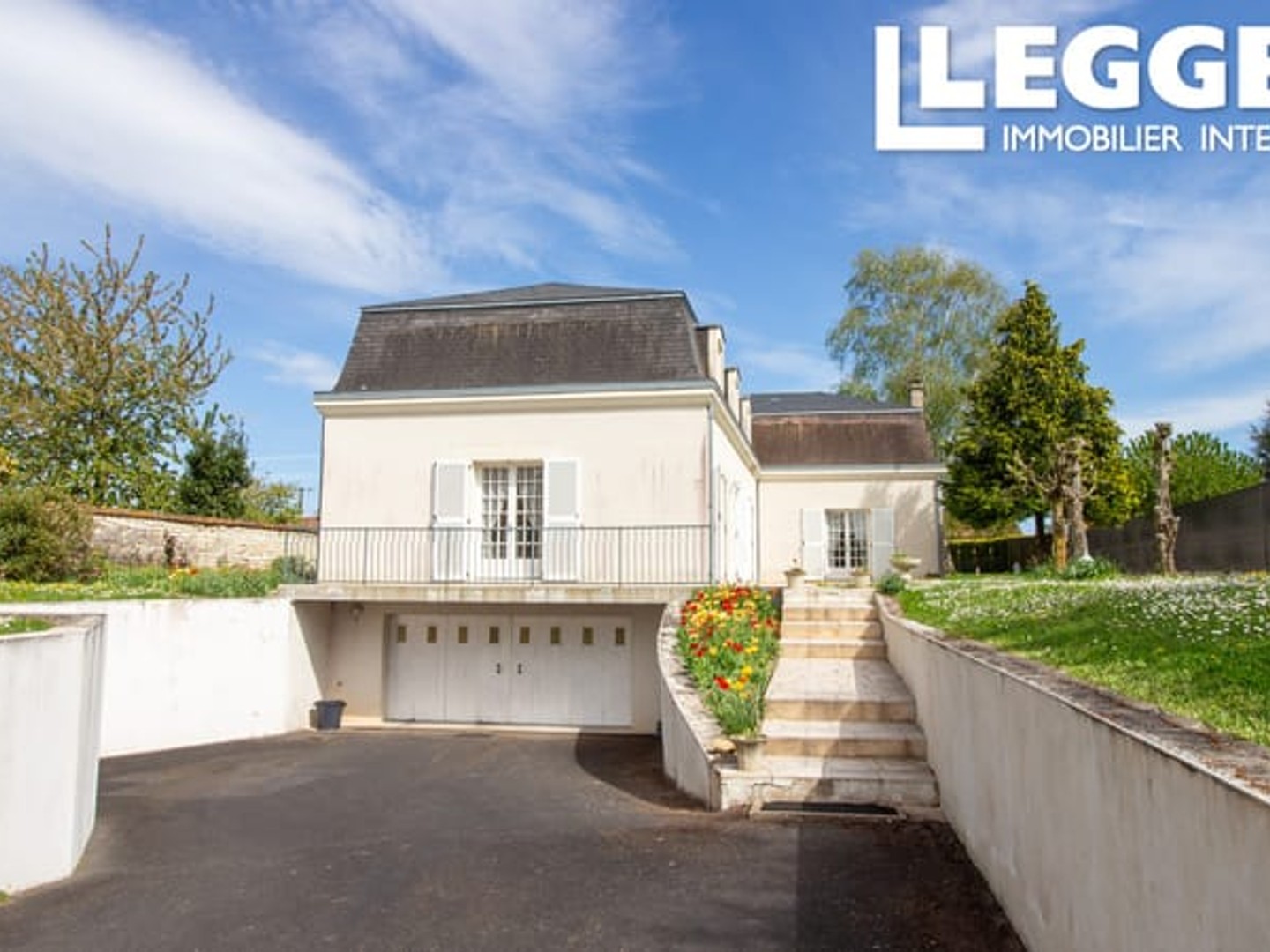 Maison de cinq chambres et deux salles de bains avec grand jardin dans un quartier résidentiel calme de Loudun