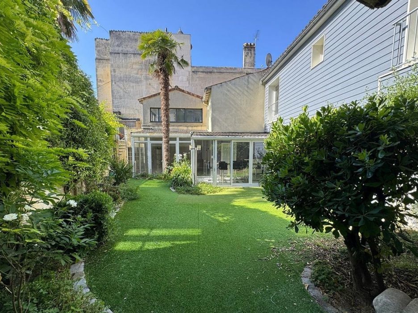 CENTRE VILLE - GRANDE MAISON FAMILILALE - JARDIN 100 M² - 4 CHAMBRES (POSS. 5) - CHARME DE L'ANCIEN - LOCAL COMMERCIAL (OU AUTRE