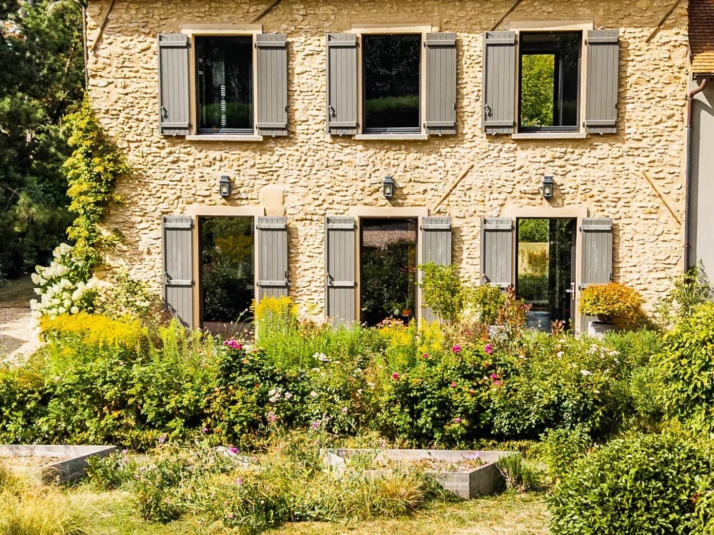 Proche Gambais très belle maison ancienne avec piscine