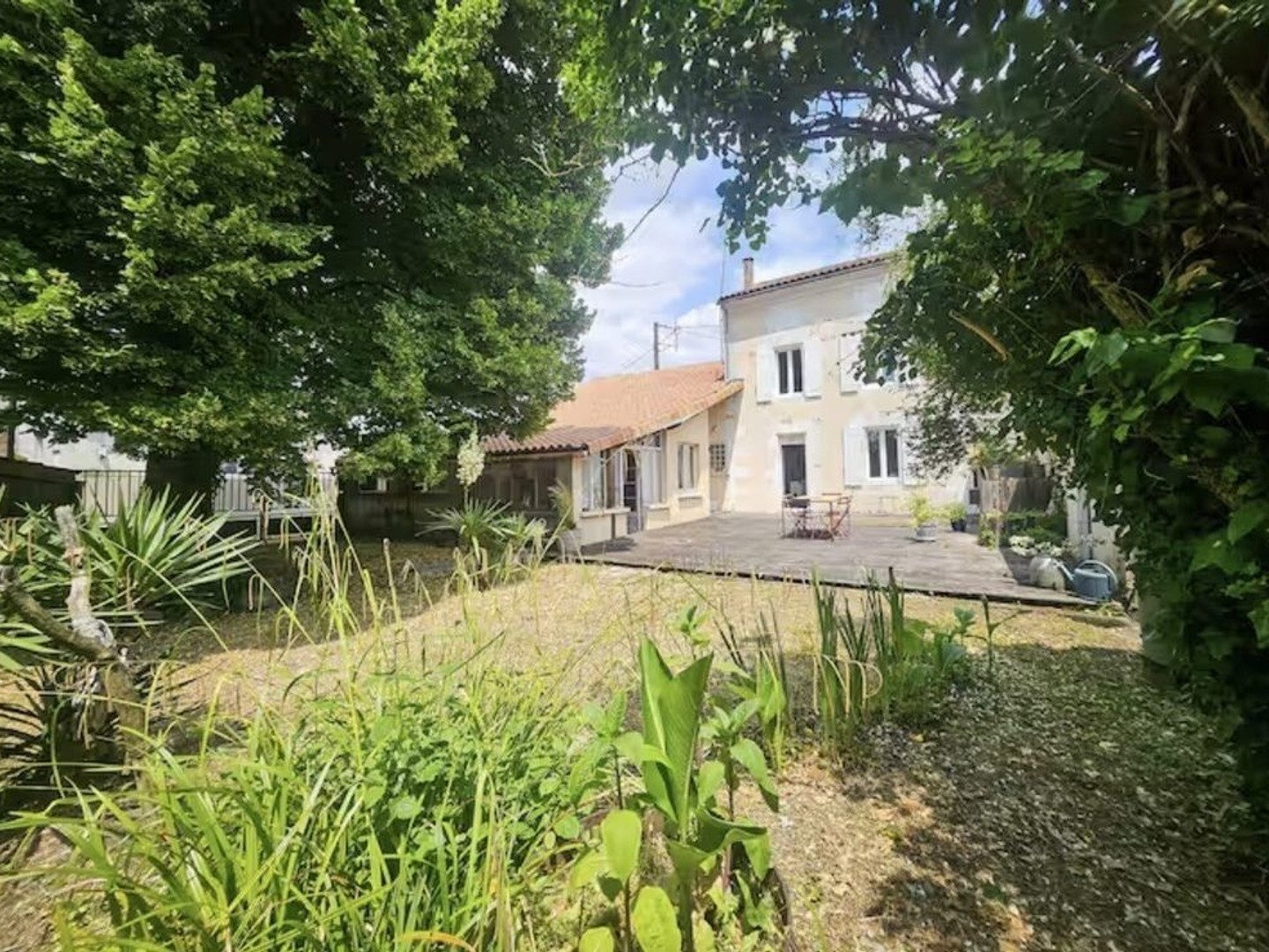 Maison à vendre - 7 pièces - 154m2 - Saint-Yrieix-Sur-... (16710)