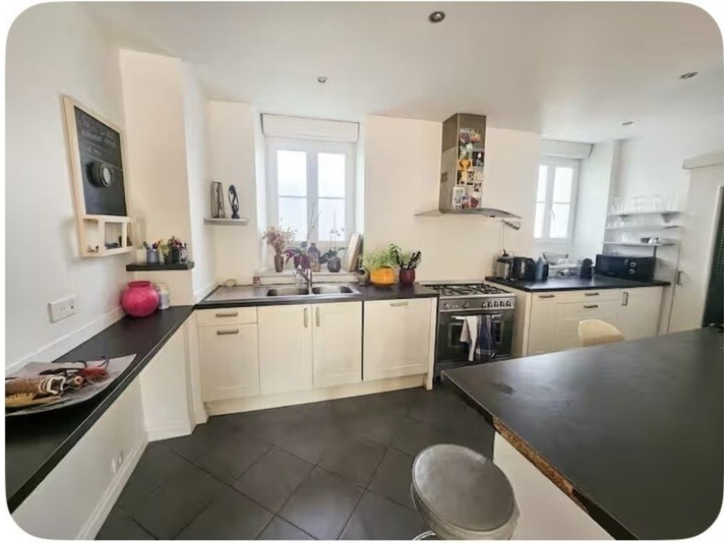 Maison à vendre - 7 pièces - 154m2 - Saint-Yrieix-Sur-... (16710)