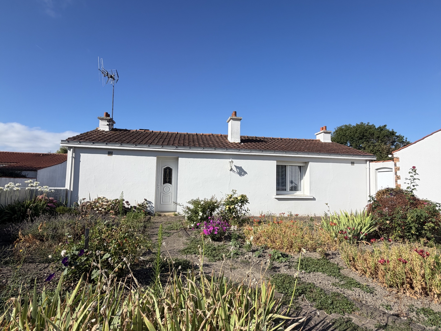 CHALLANS - MAISON 2 CHAMBRES AVEC GARAGE ET DEPENDANCE