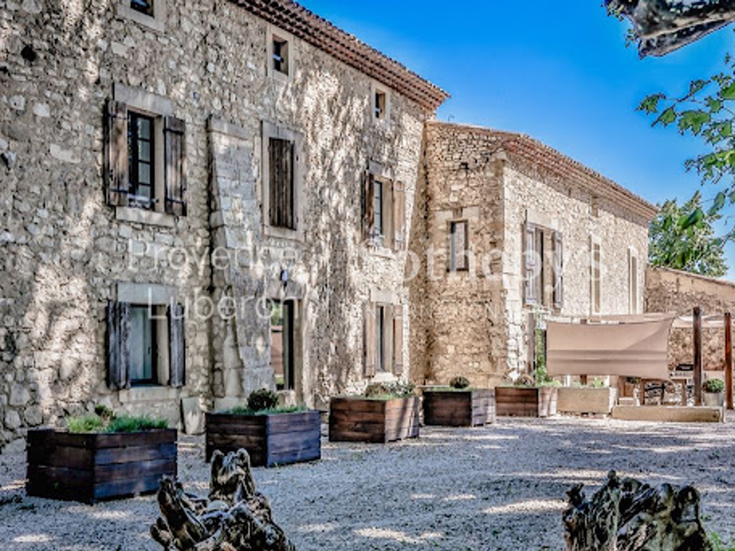 Maison 11 pièces 400 m²