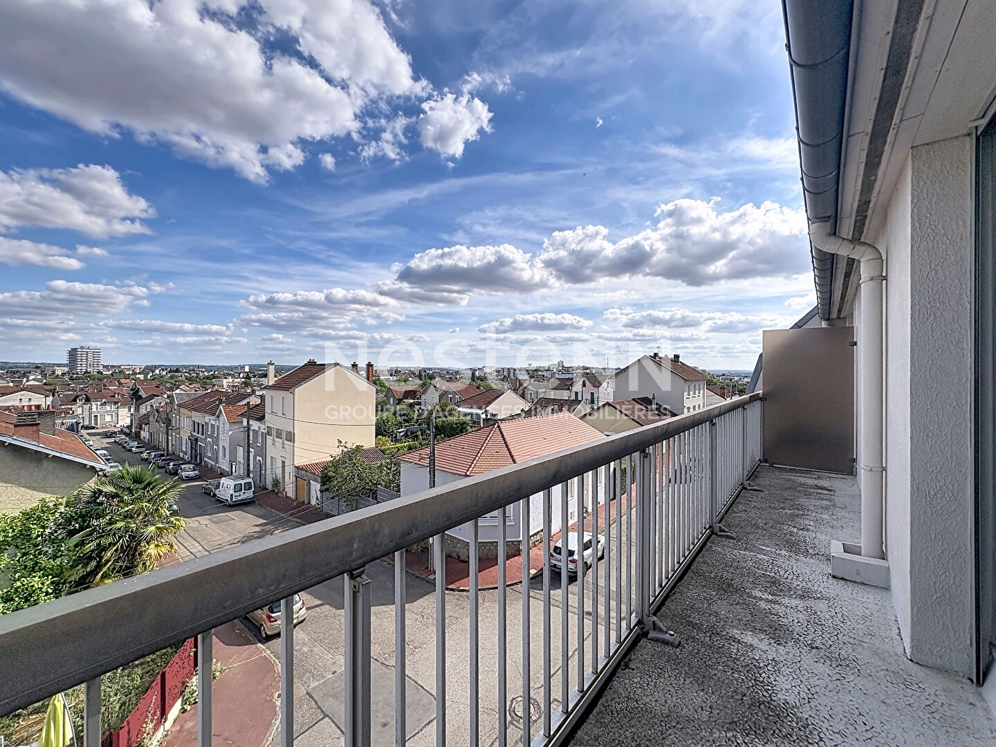 Secteur des Ruchoux, studio de plus de 34m2, balcon et stationnement privatif