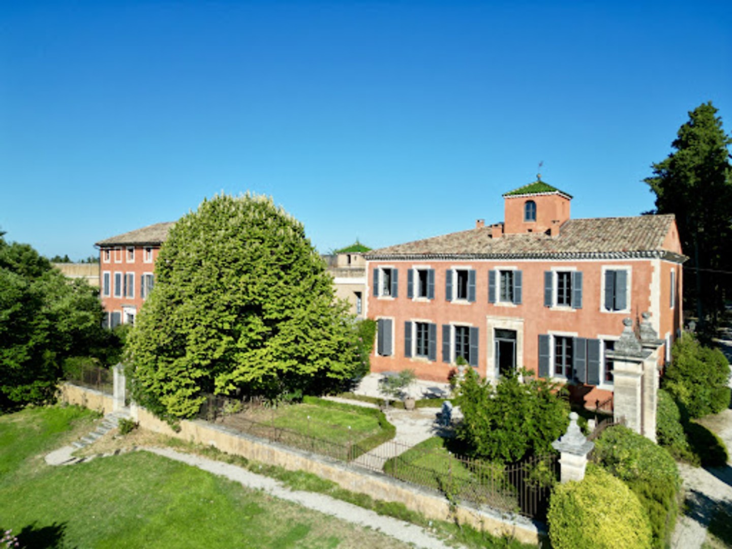 Château 21 pièces 1300 m²