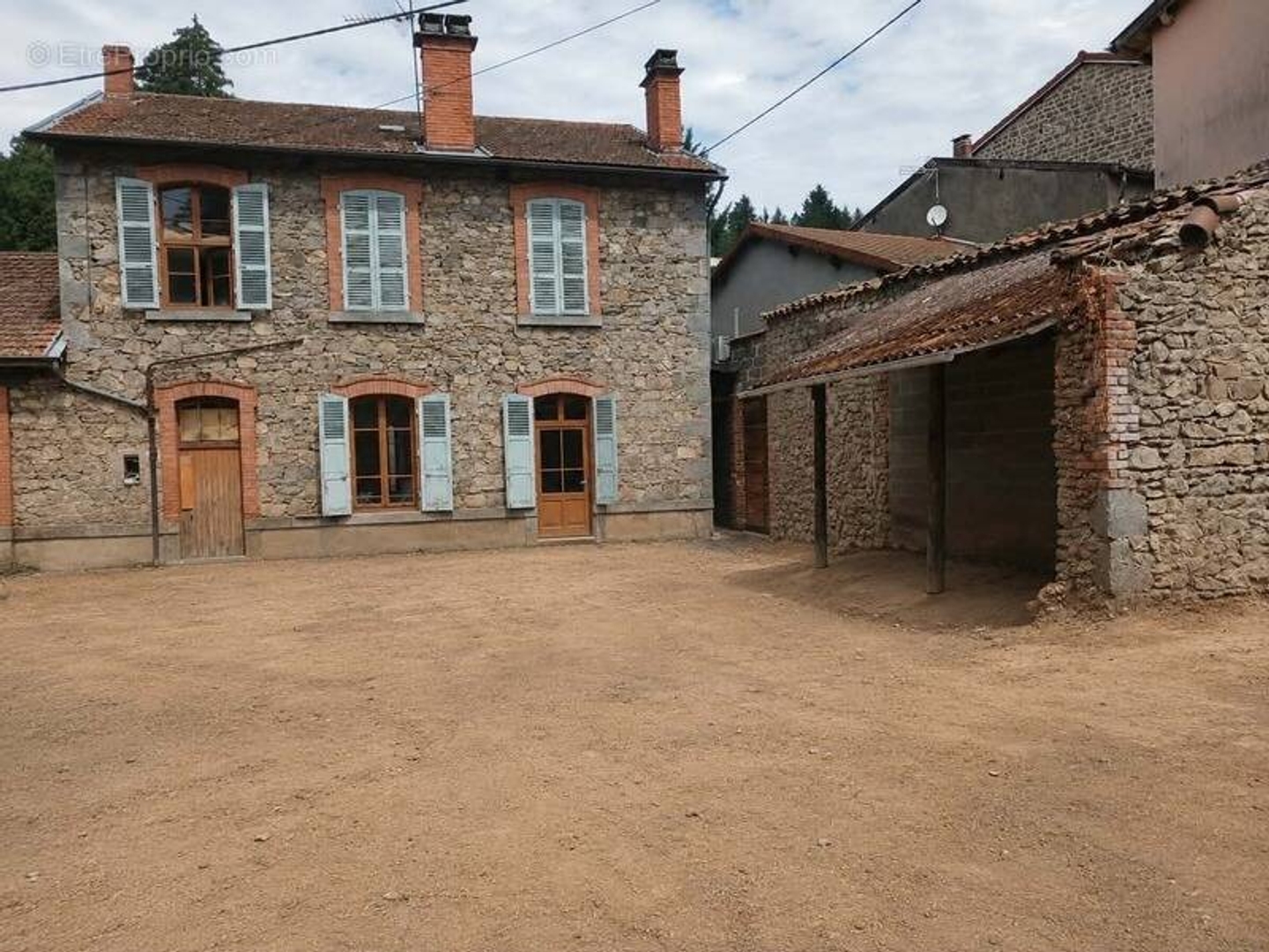 Bellevue - Thiers Maison de caractère avec 1 200 m² de terrain et fort potentiel