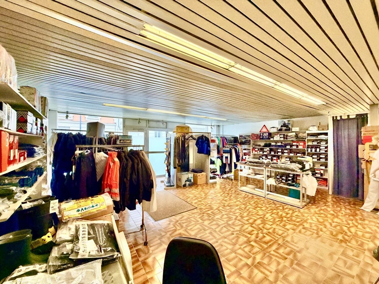 Commerce 87 m²