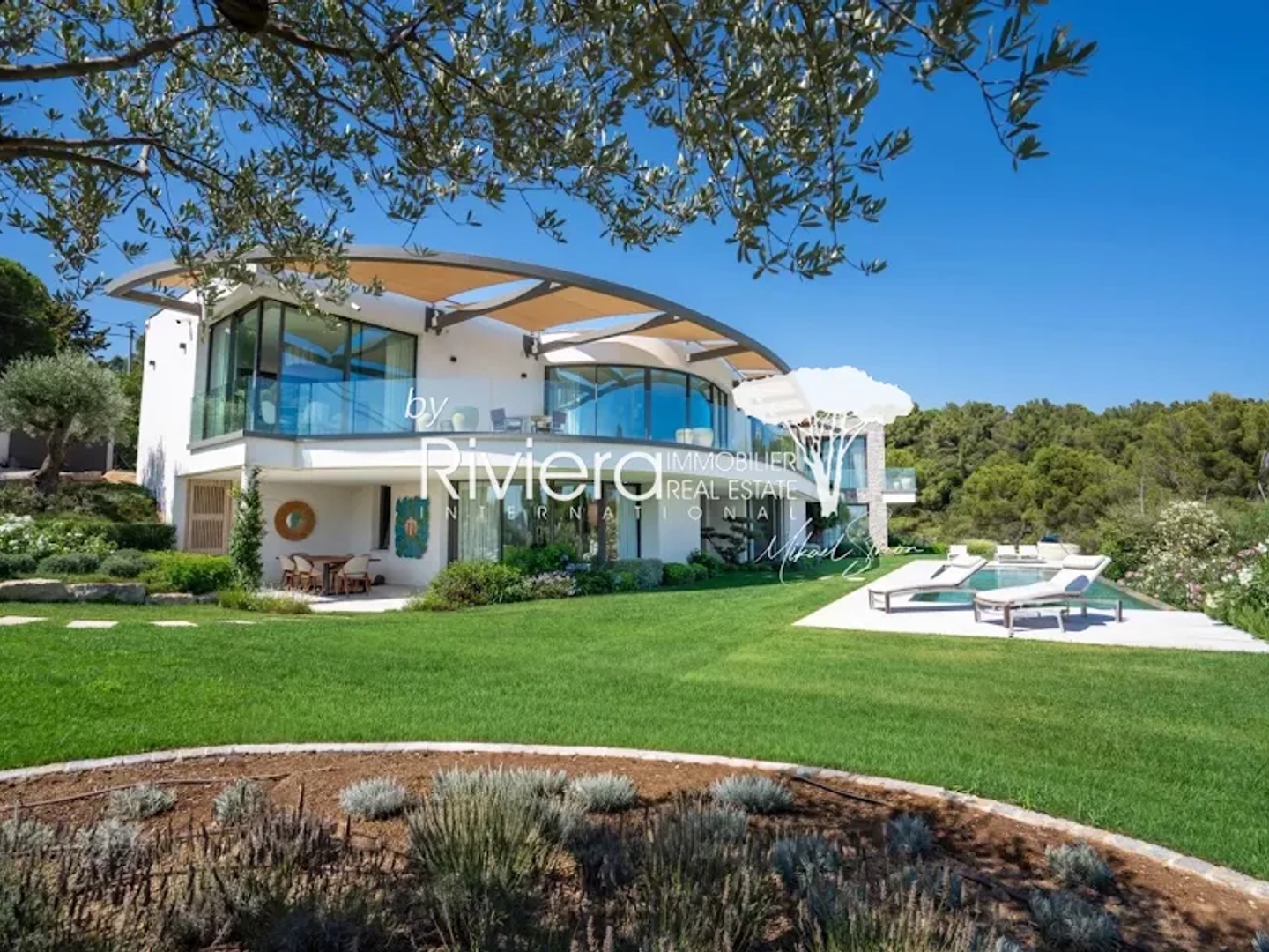 Maison à vendre - 7 pièces - 410m2 - Cavalaire-Sur-Mer (83240)