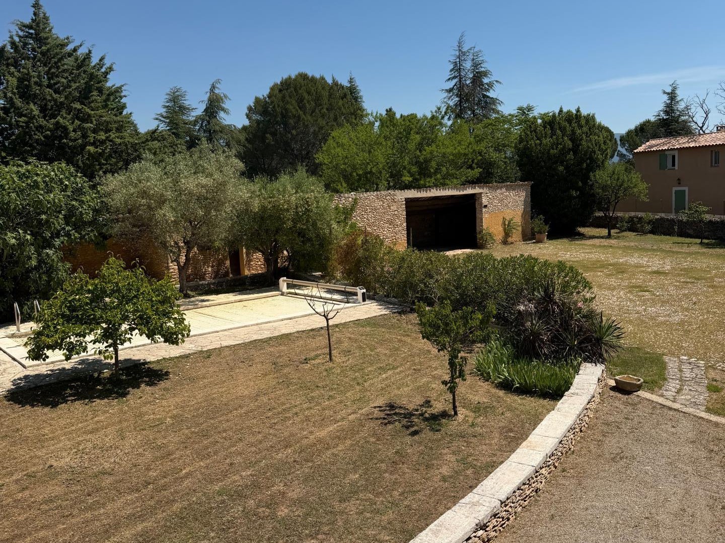 Maison à vendre - 5 pièces - 117m2 - Saint-Saturnin-Lè... (84490)