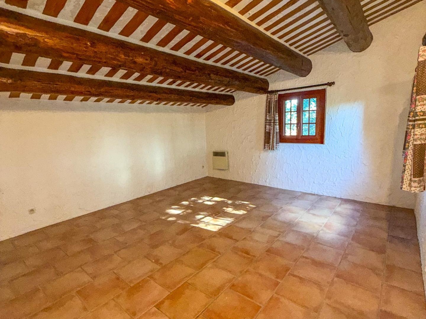 Maison à vendre - 5 pièces - 117m2 - Saint-Saturnin-Lè... (84490)