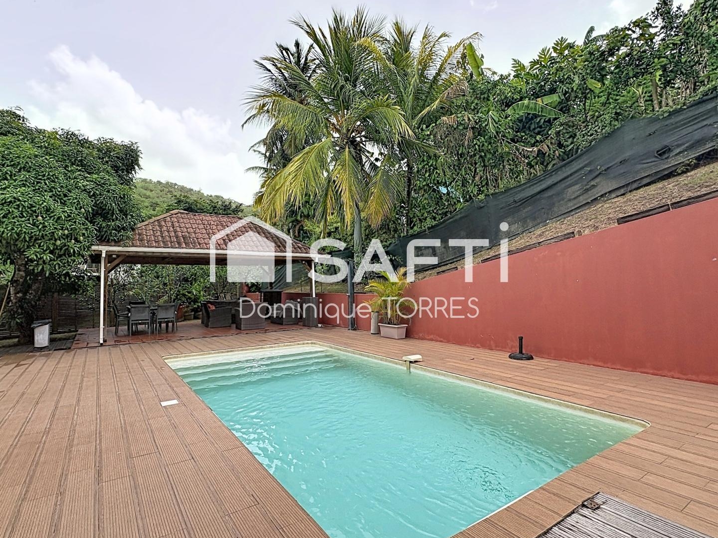 TROIS-ILETS VILLA 3 APPARTEMENTS - PISCINE - FORT POTENTIEL LOCATIF