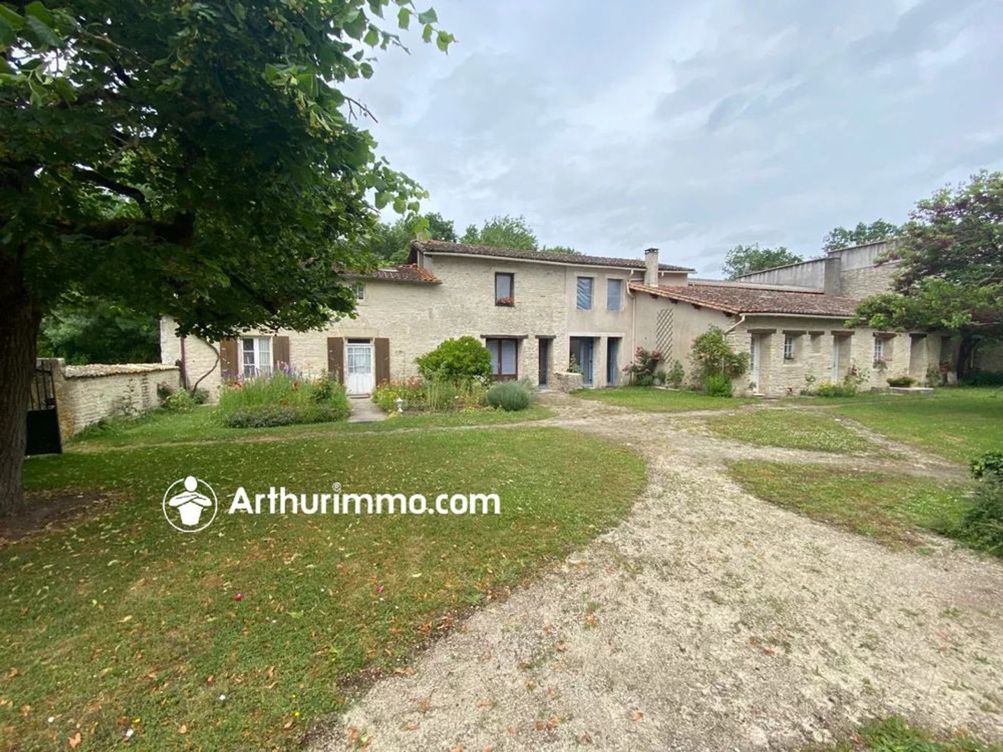 Grande propriété située au calme