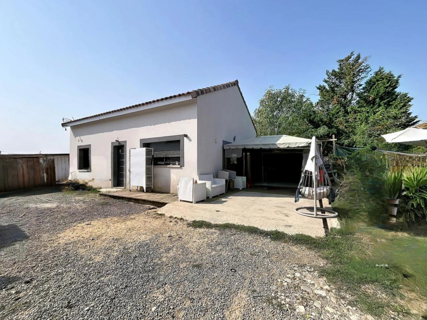 Ensemble immobilier - deux maisons louées sur un terrain 2500 m²